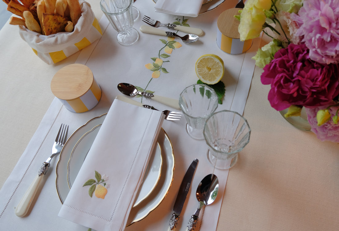 Runner Limoni, puro cotone, ricamo a mano, mise en place, sicilia, mise en place gialla