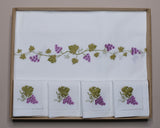 Set runner e 4 tovaglioli, ricamati a mano, con uva e foglie di vite