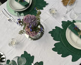 Tavola apparecchiata con set Le verdi foglie, 100% Lino, ricamate a mano, foglie e nervature fatte a mano