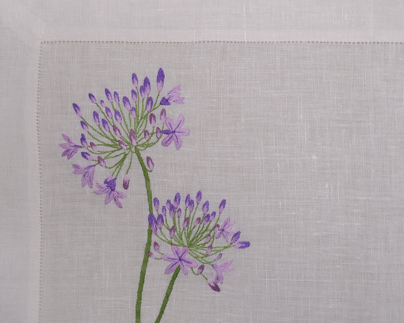 Tovaglietta e tovagliolo, ricamato a mano, puro lino, 100% lino, made in italy, fiore lilla., allium